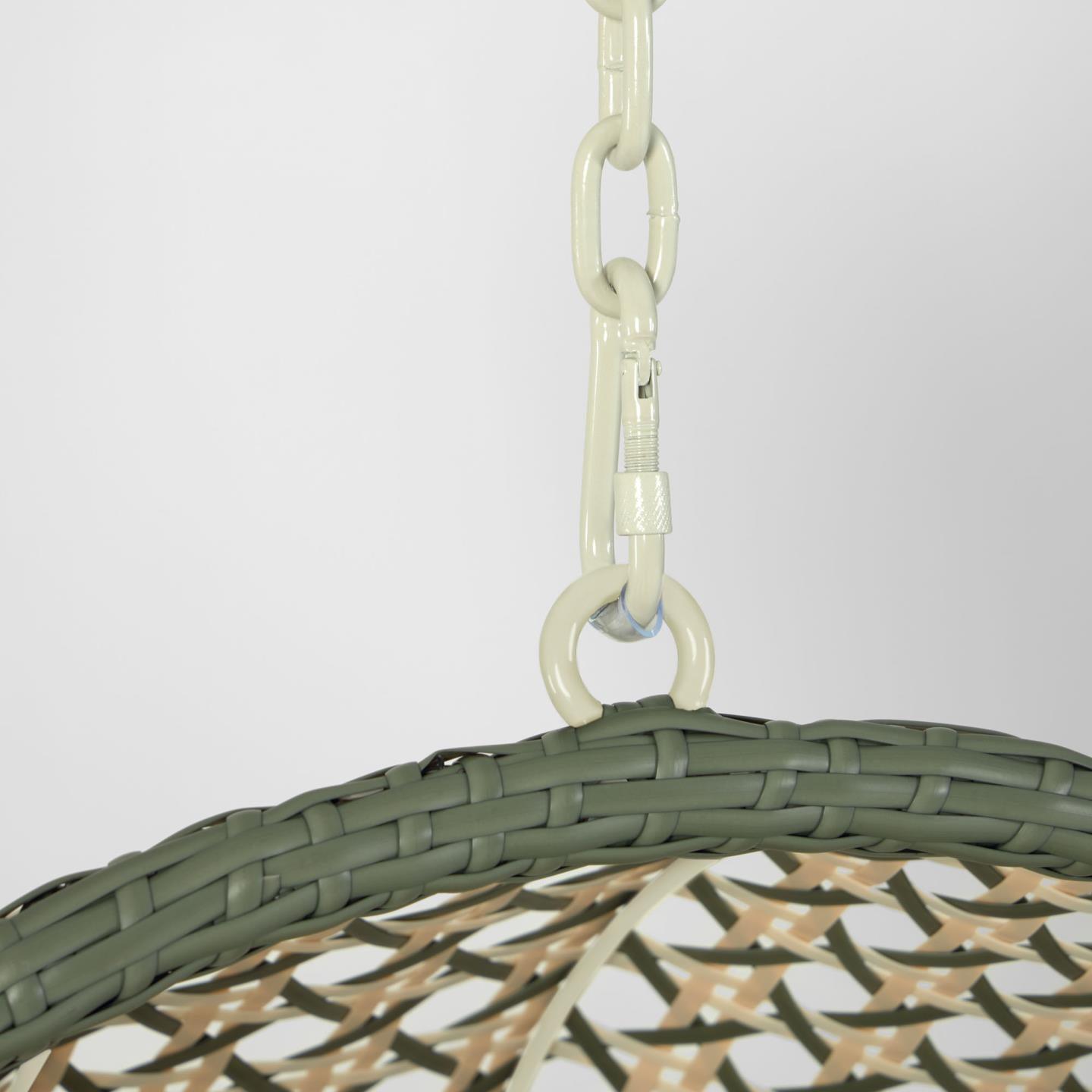 Fotel wiszący CIRA zielony rattan z jasnoszarą podstawą La Forma Eye on Design