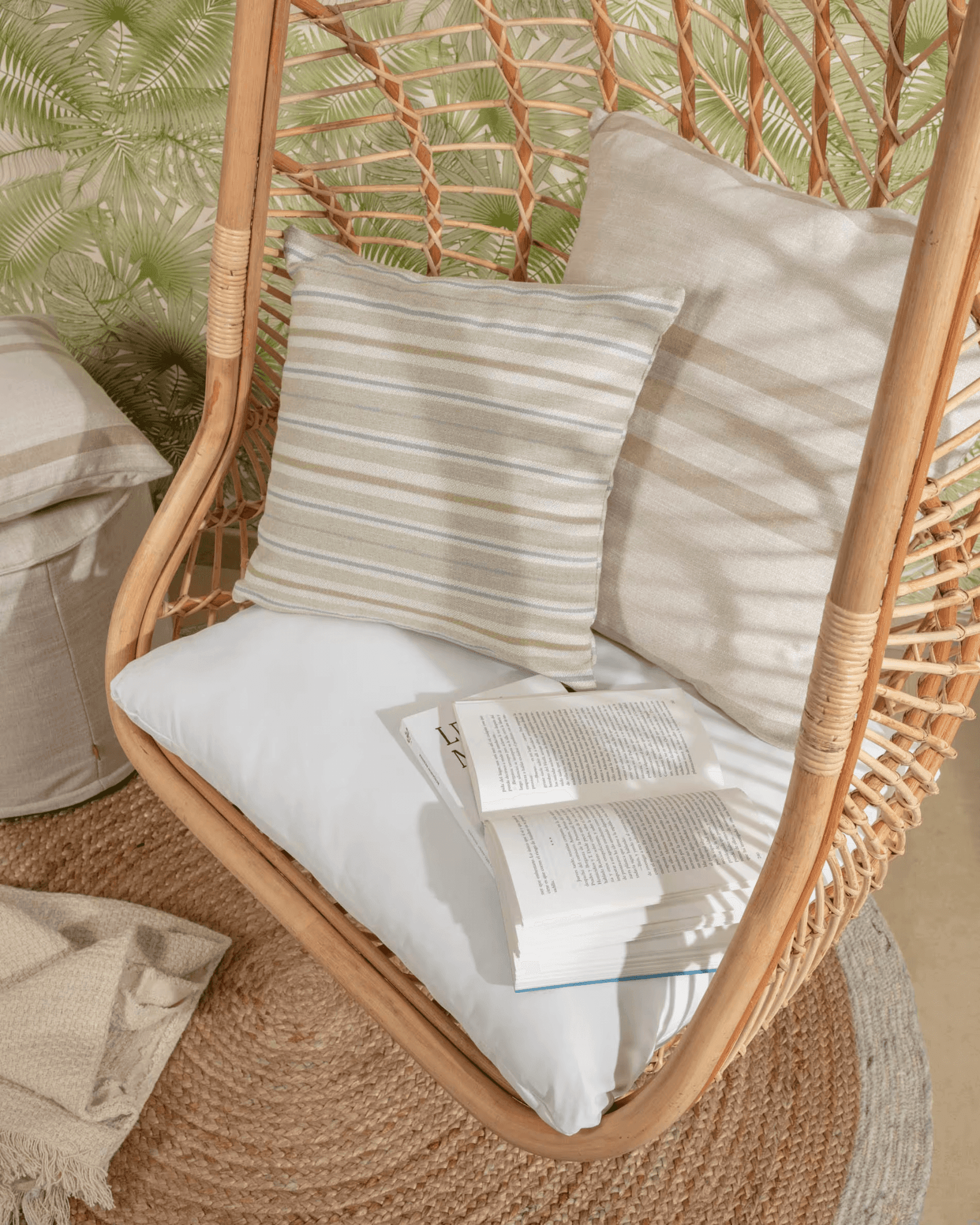 Fotel wiszący EKATERINA rattanowy La Forma Eye on Design