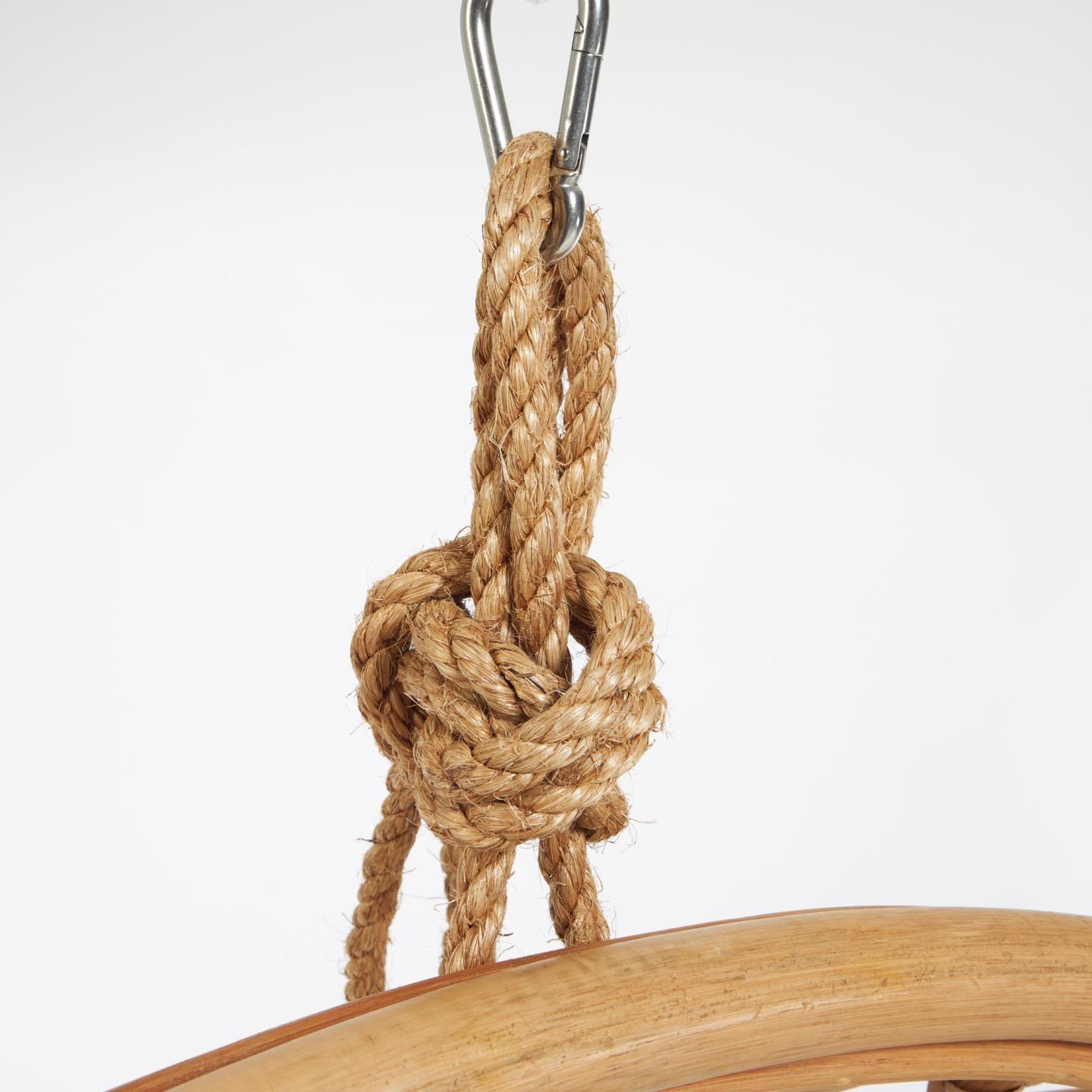 Fotel wiszący EKZTERINA rattanowy z czarną podstawą La Forma Eye on Design