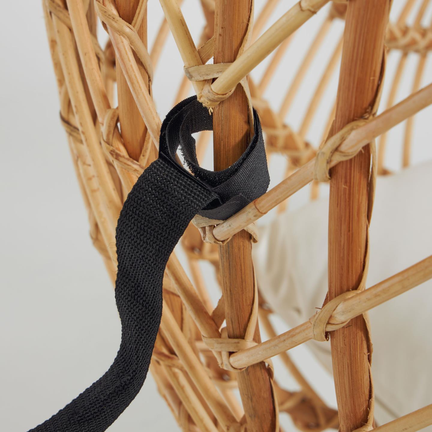 Fotel wiszący EKZTERINA rattanowy z szarą podstawą La Forma Eye on Design