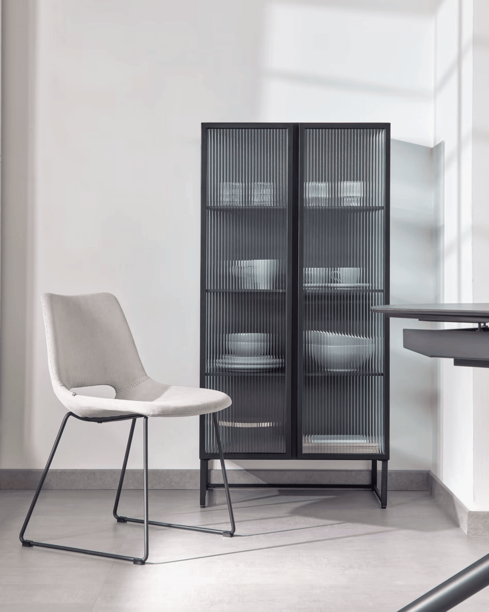 Gablota TRIXIE czarny La Forma Eye on Design