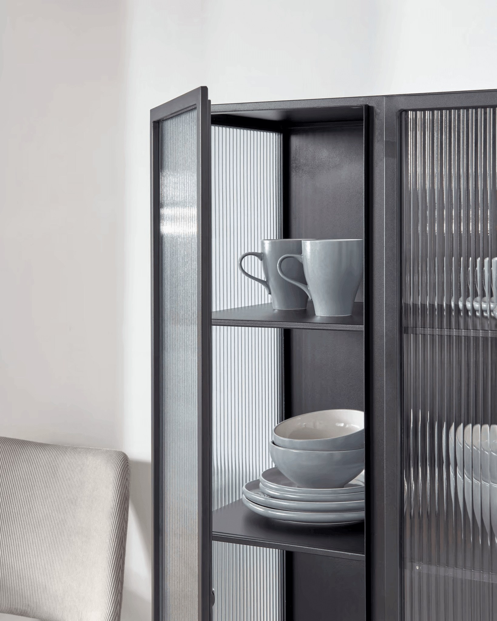 Gablota TRIXIE czarny La Forma Eye on Design