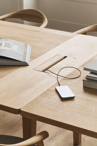 Konferenčný stôl GRACEFUL z dubového dreva