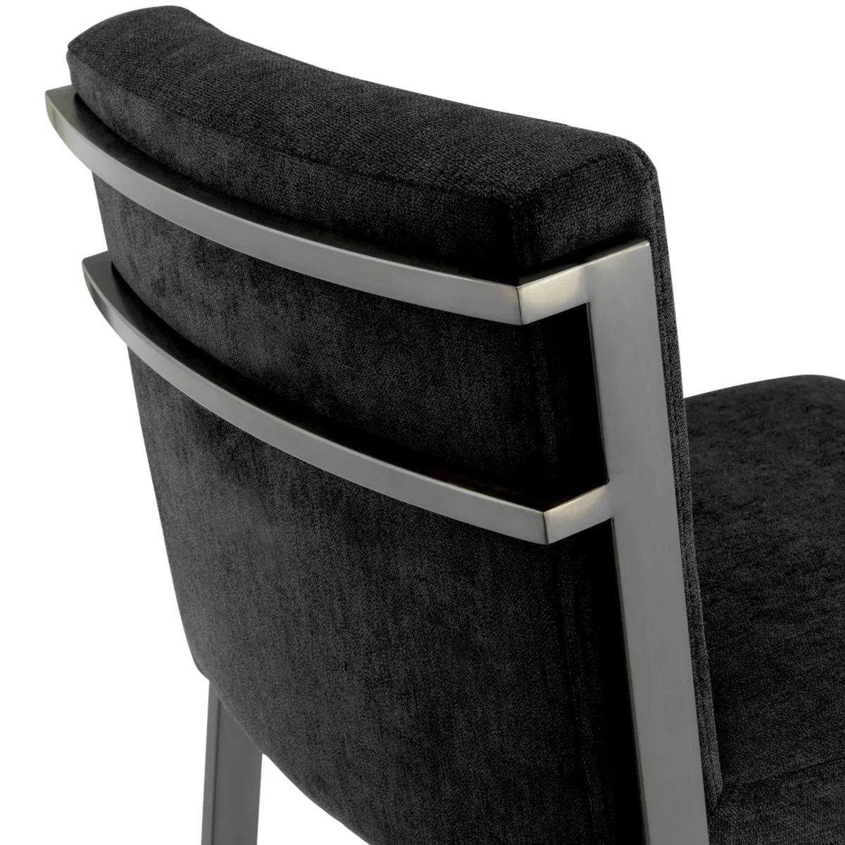 Hoker aksamitny SCOTT czarny z czarną podstawą Eichholtz Eye on Design