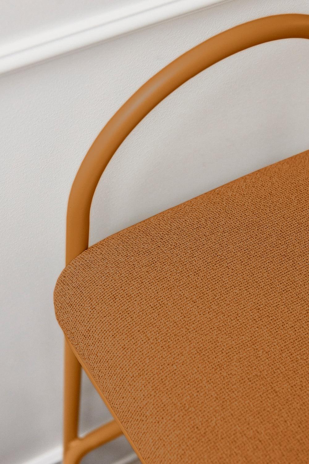 Hoker z tkaniną boucle ANGUI bursztynowy AYTM Eye on Design