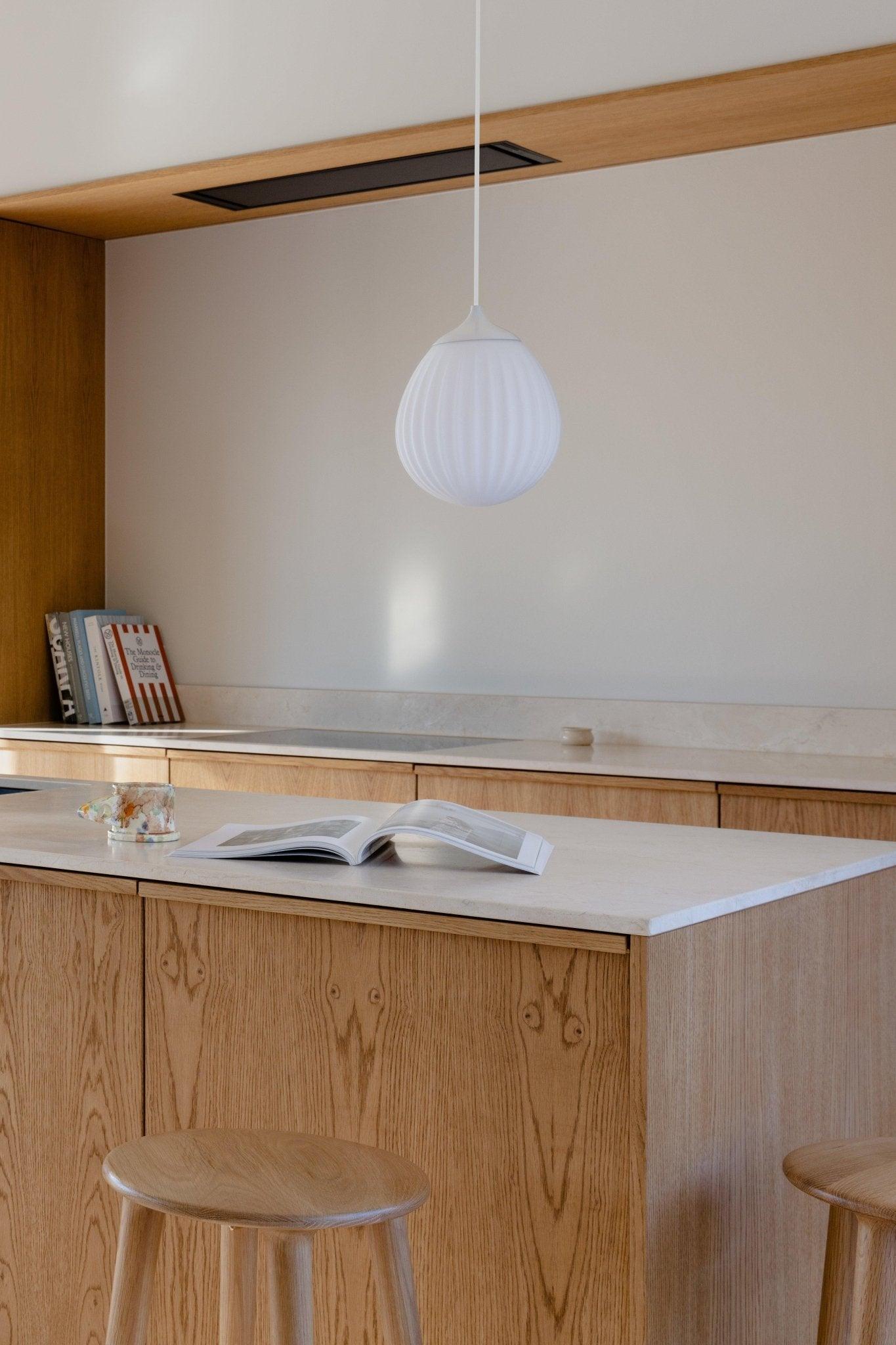 Klosz AROUND THE WORLD mleczny z białym UMAGE Eye on Design