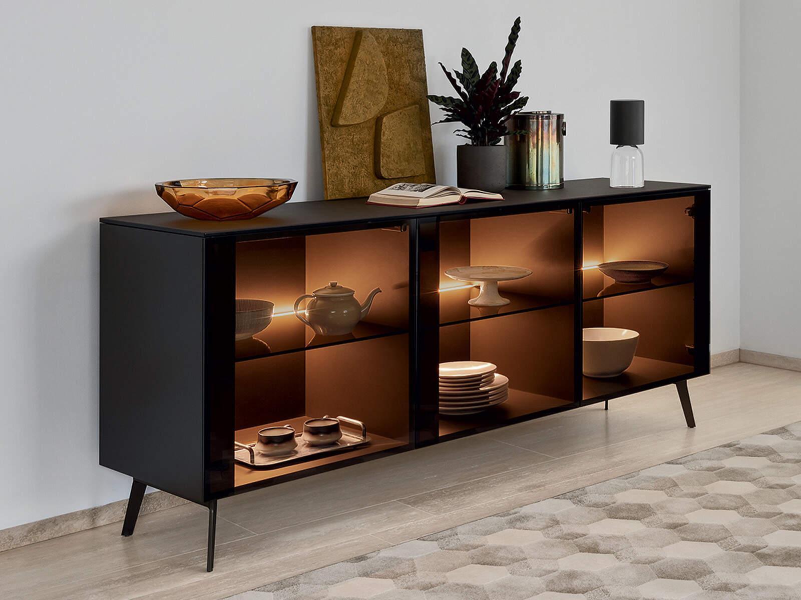 Komoda szklana 3-drzwiowa UNIVERSAL czarny mat z oświetleniem Calligaris Eye on Design