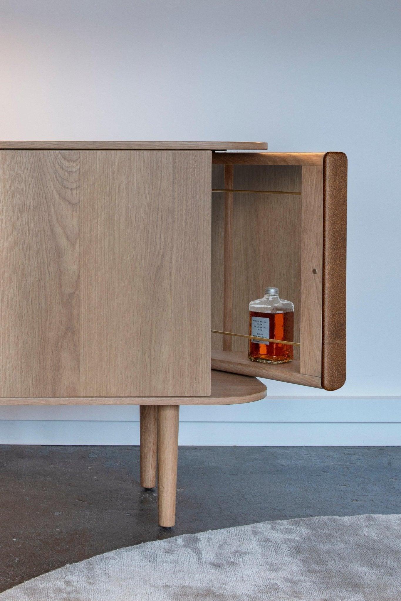 Komoda TREASURES orzechowy z dębem UMAGE Eye on Design