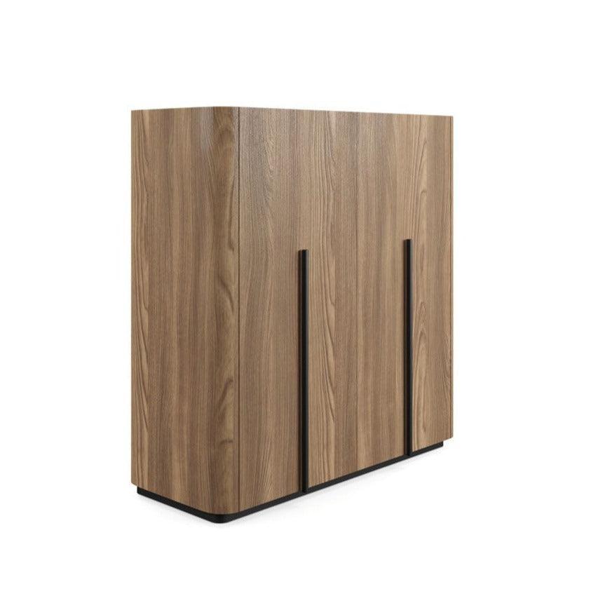 Komoda wysoka z cokołem CAILLOU jasnobrązowy Liu Jo Living Eye on Design