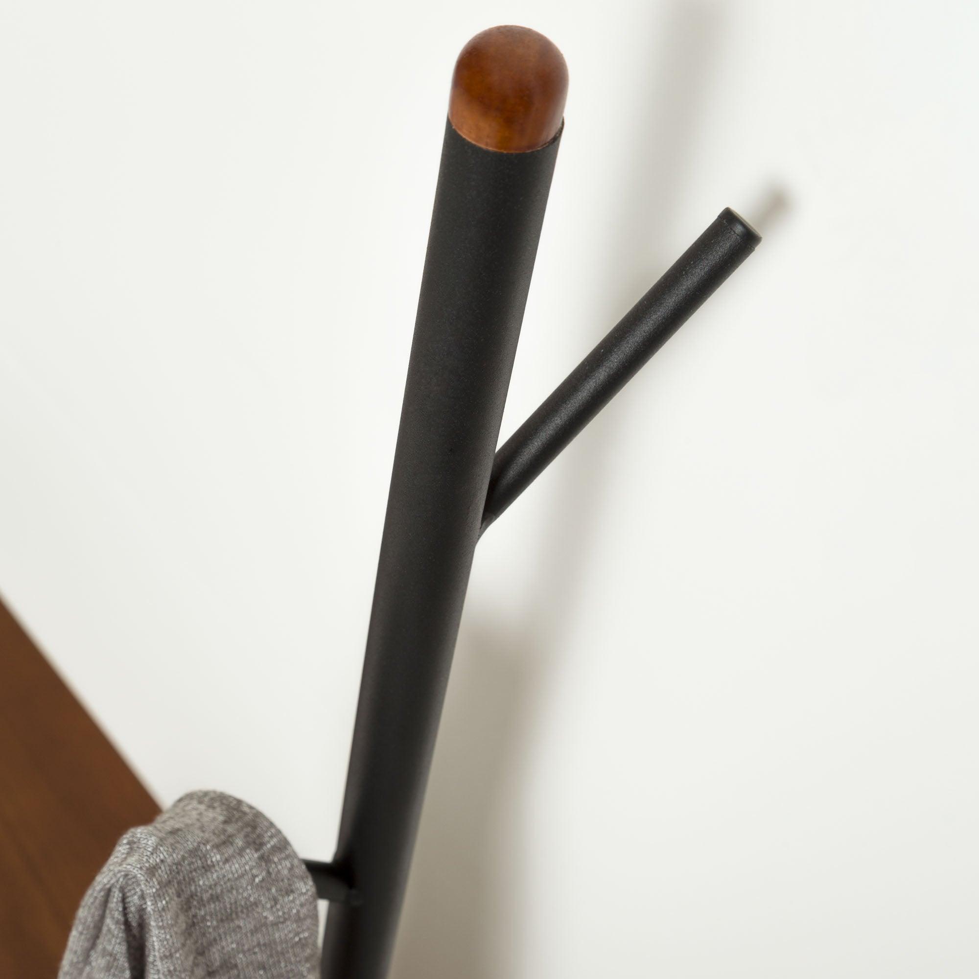 Konsola MARCOLINA fornir dębowy z czarną podstawą La Forma Eye on Design