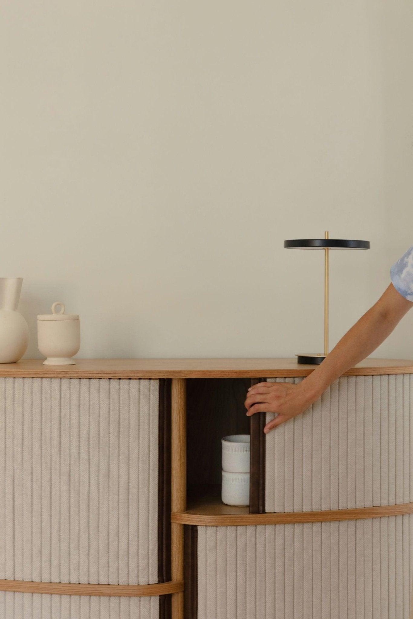 Kredens AUDACIOUS beżowy z dębem UMAGE Eye on Design