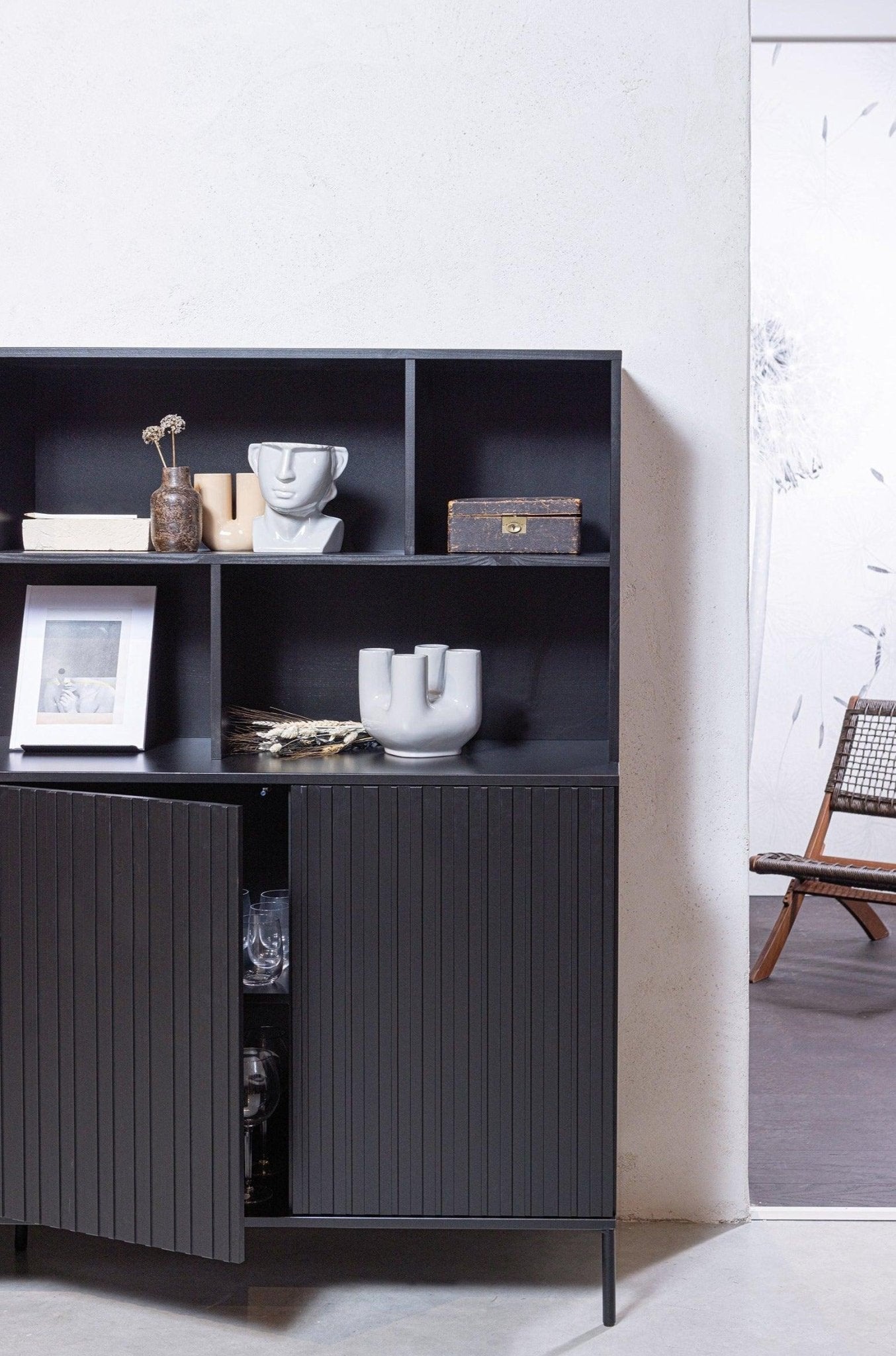 Kredens GRAVURE czarne drewno sosnowe Woood Exclusive Eye on Design