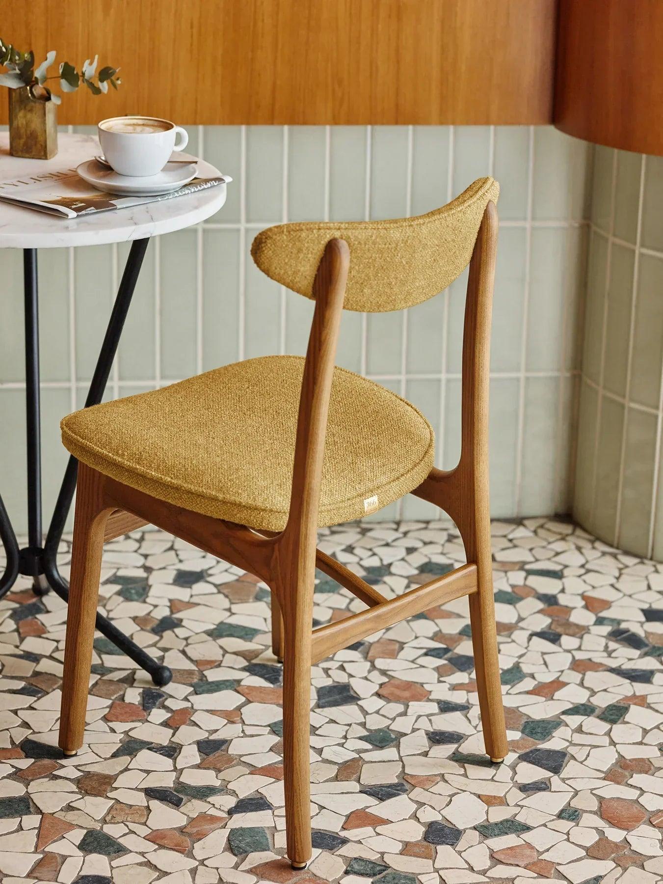 Krzesło 200-190 zielony w tkaninie Boucle Bottle Green 366 concept Eye on Design