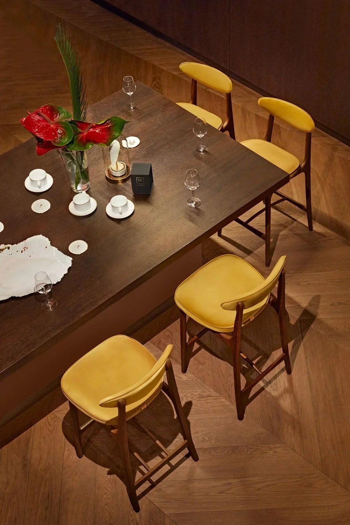 Krzesło barowe 200-190 żółty w tkaninie Shine Velvet Mustard 366 concept Eye on Design