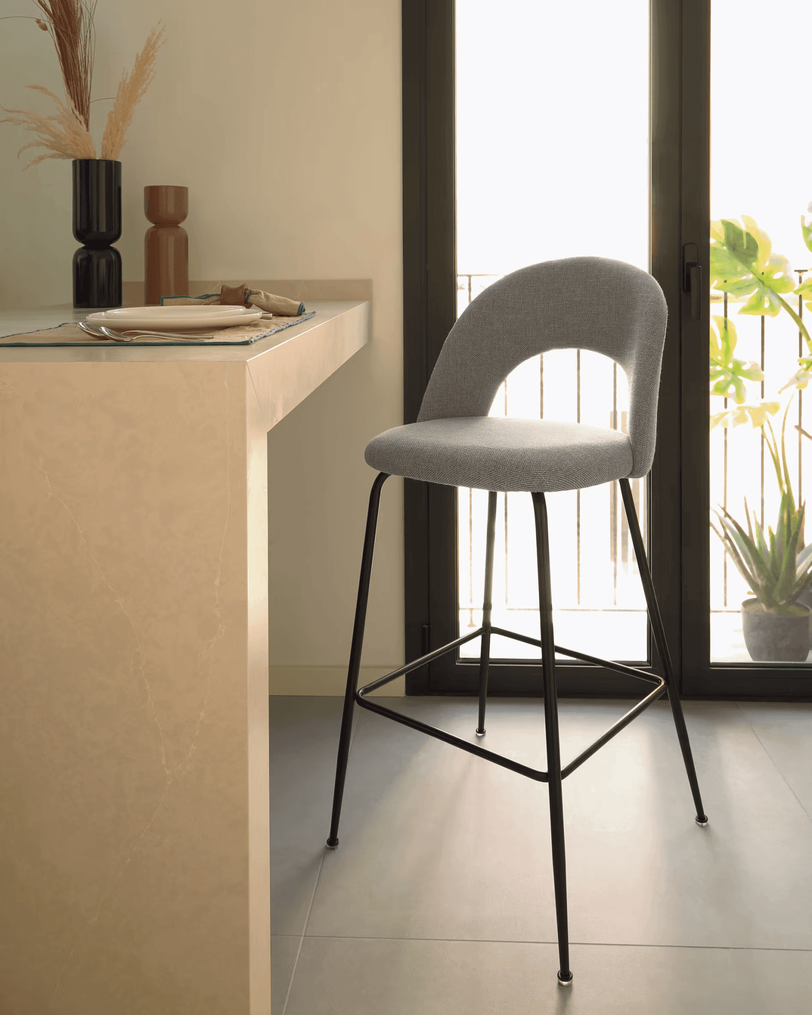 Krzesło barowe MAHALIA jasnoszary La Forma Eye on Design