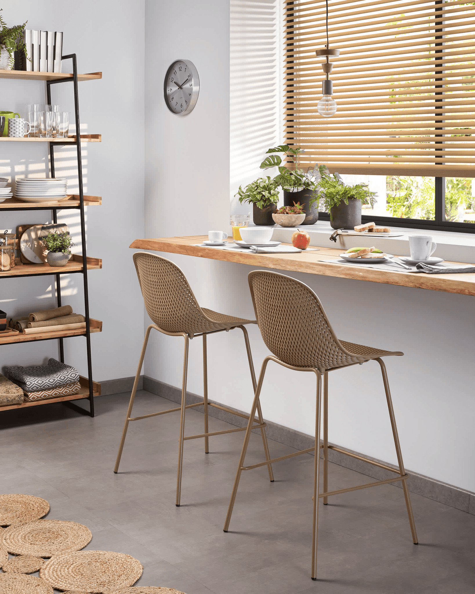 Krzesło barowe ogrodowe QUINBY beżowy La Forma Eye on Design