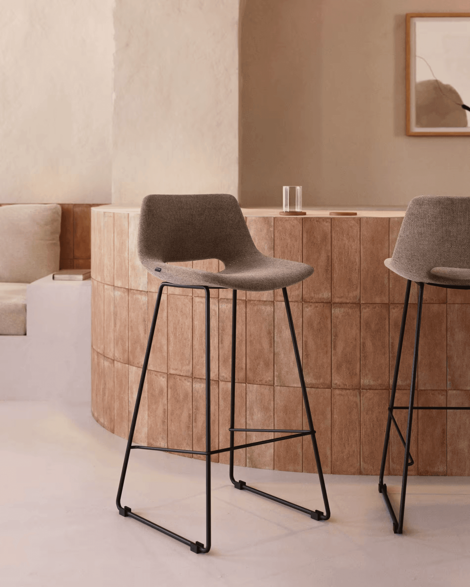 Krzesło barowe ZAHARA brązowy La Forma Eye on Design