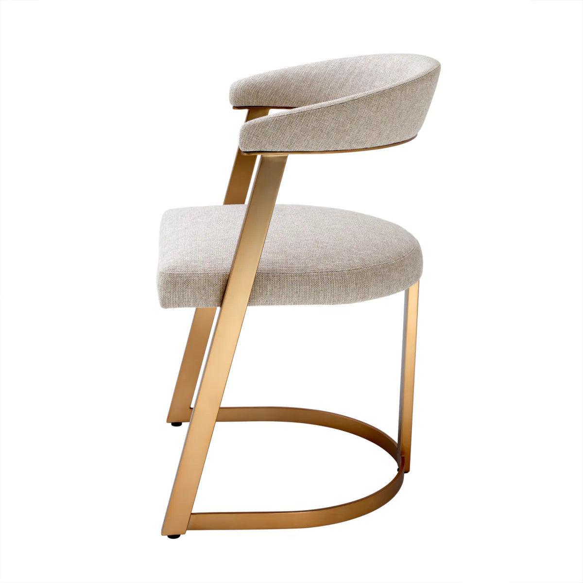 Krzesło DEXTER beżowy z mosiężną podstawą Eichholtz Eye on Design