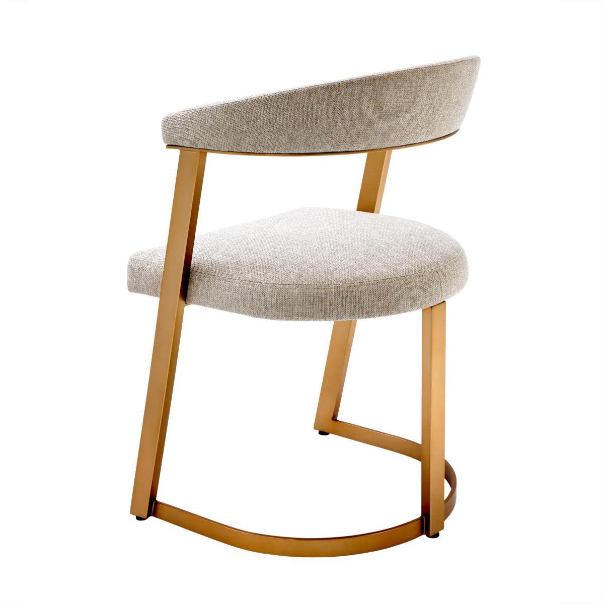 Krzesło DEXTER beżowy z mosiężną podstawą Eichholtz Eye on Design