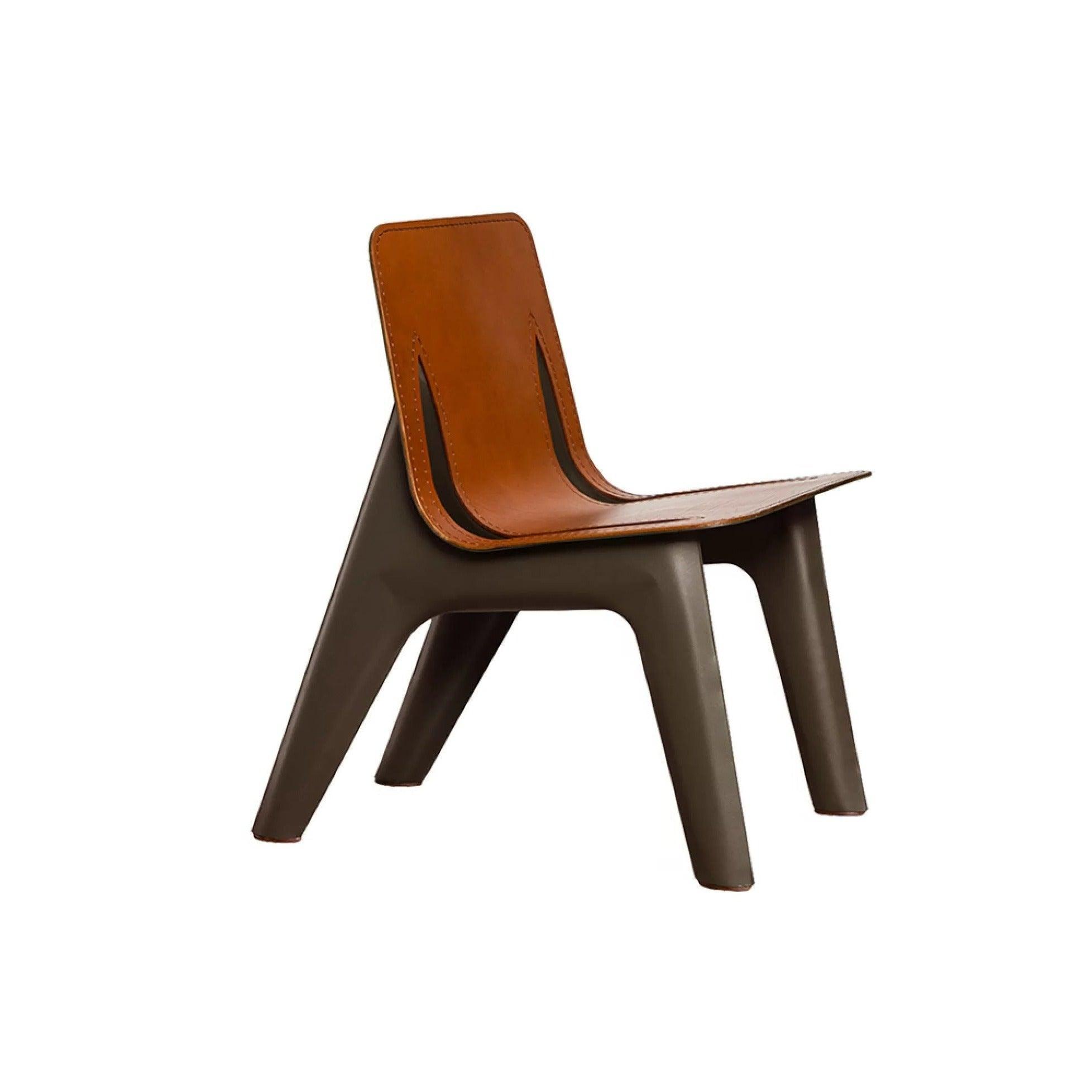 Krzesło J-CHAIR brązowy z koniakowym wykończeniem Zieta Studio Eye on Design