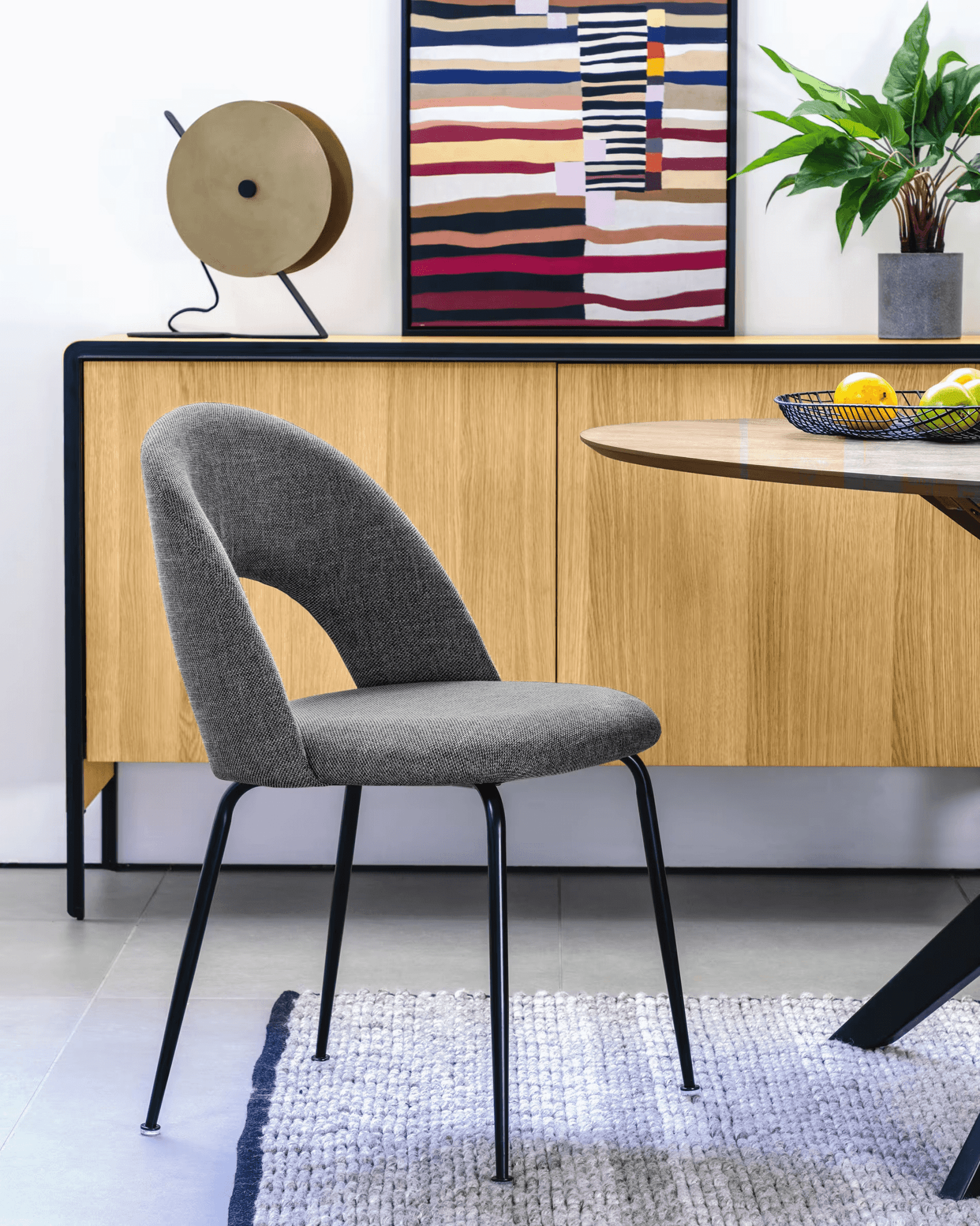 Krzesło MAHALIA jasnoszary La Forma Eye on Design