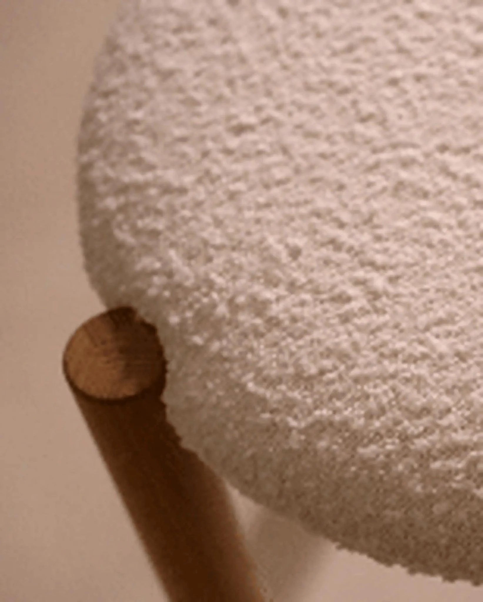 Krzesło NEBAI kremowy boucle La Forma Eye on Design