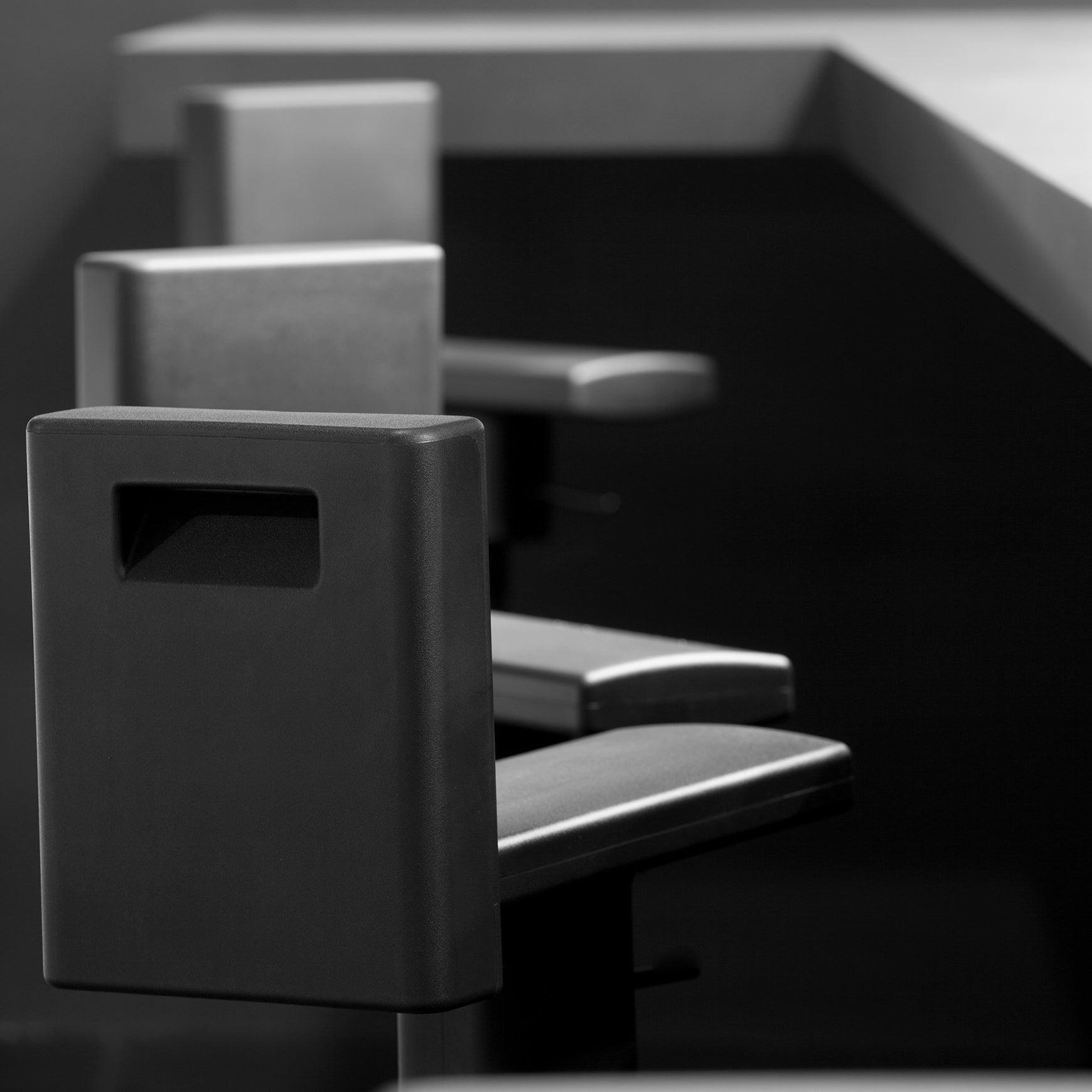 Krzesło obrotowe 360° czarny Magis Eye on Design