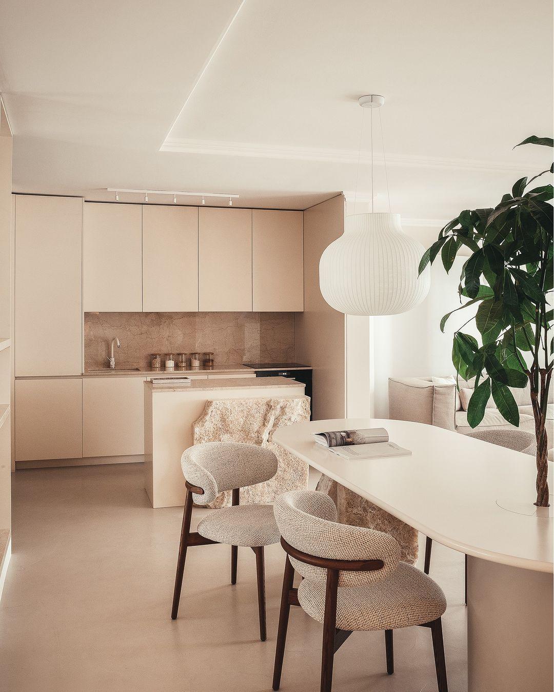 Krzesło OLEANDRO boucle taupe z drewnianą podstawą Calligaris Eye on Design