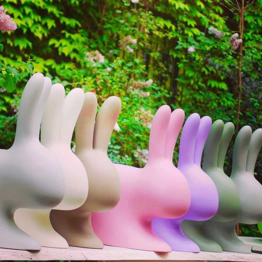 Krzesło RABBIT jasnoszary Qeeboo Eye on Design