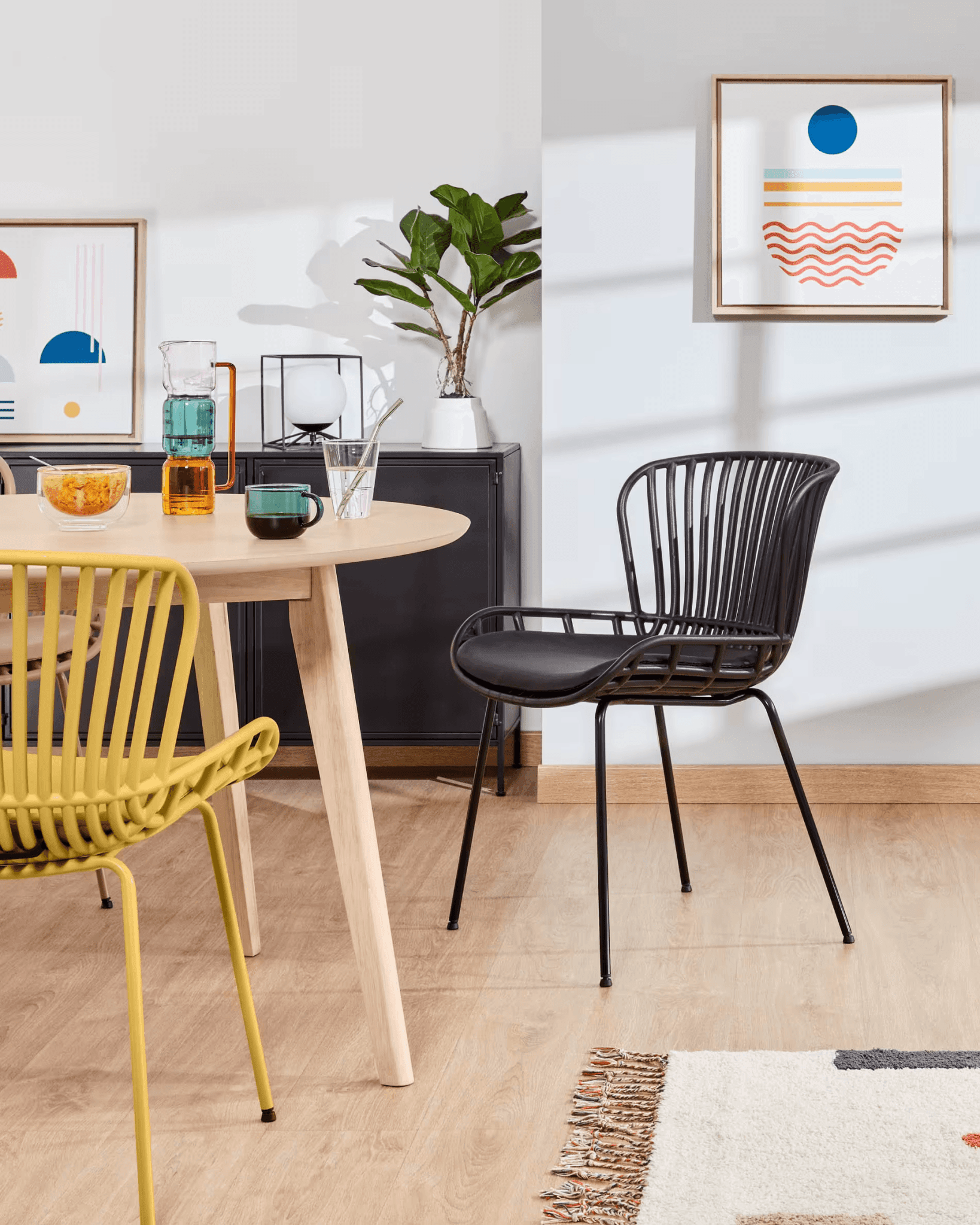 Krzesło SURPIK czarny La Forma Eye on Design