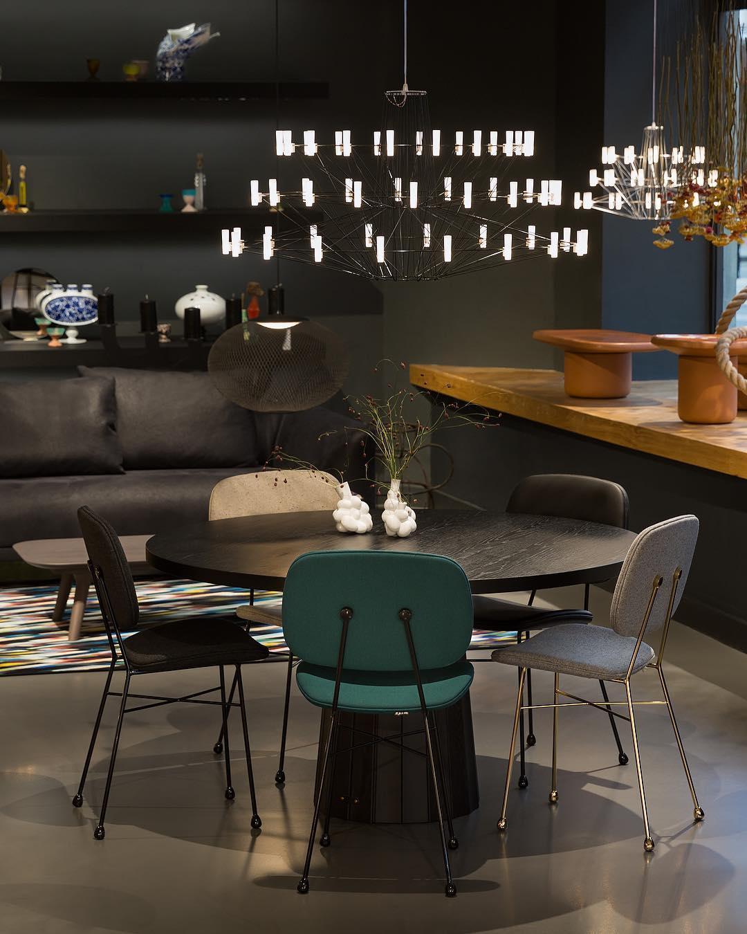 Krzesło THE GOLDEN czarna podstawa Moooi Eye on Design