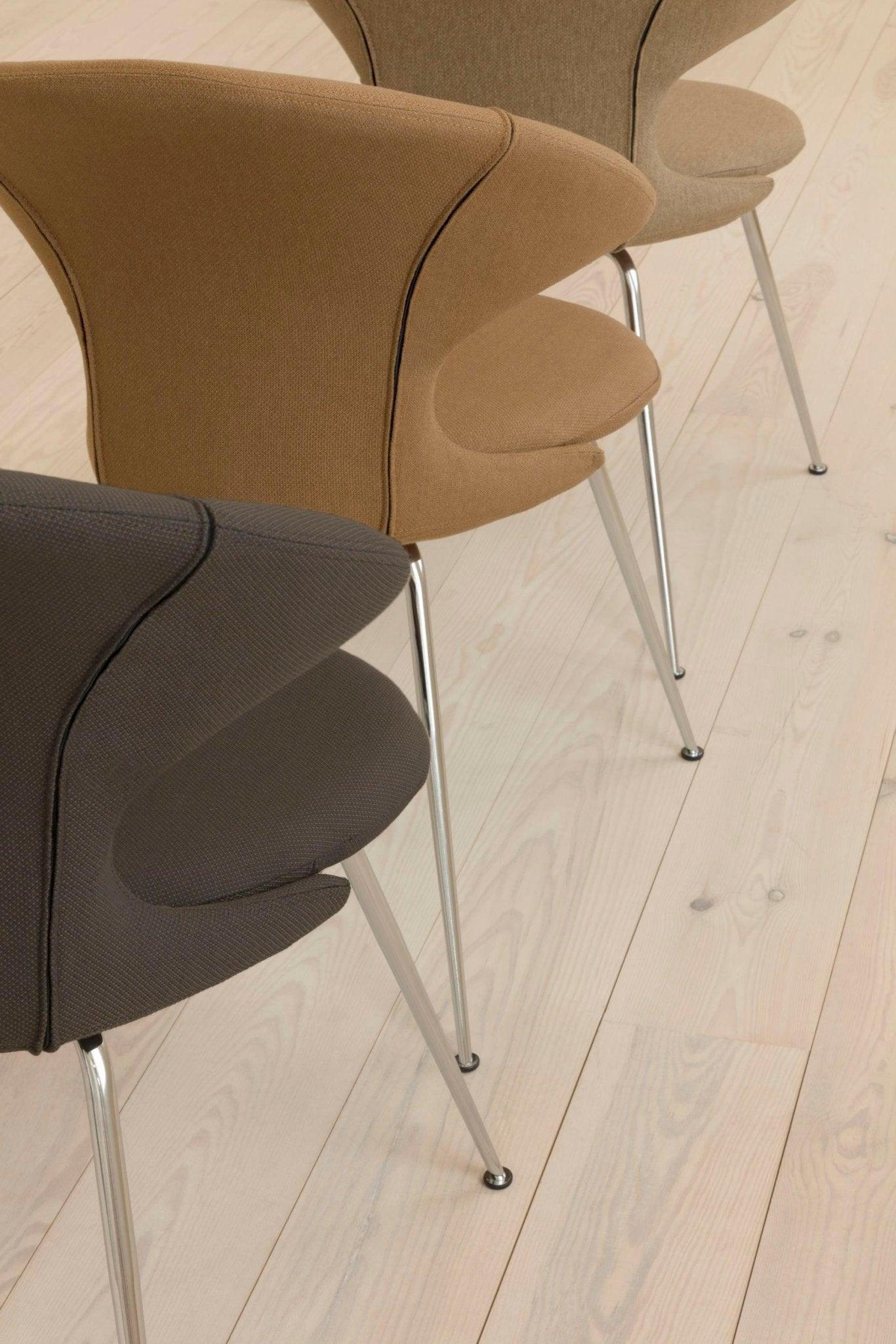 Krzesło TIME FLIES cynamonowy ze srebrną podstawą UMAGE Eye on Design