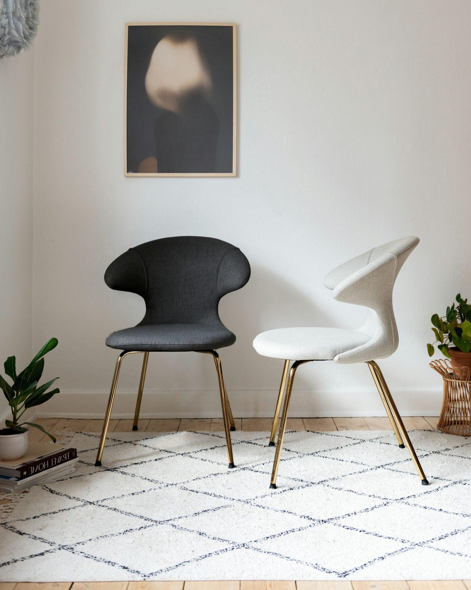 Krzesło TIME FLIES szałwiowy ze złotą podstawą UMAGE Eye on Design