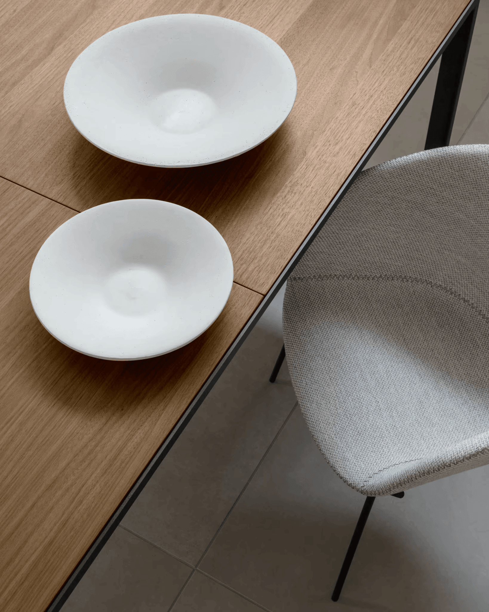 Krzesło YVETTE jasnoszary La Forma Eye on Design