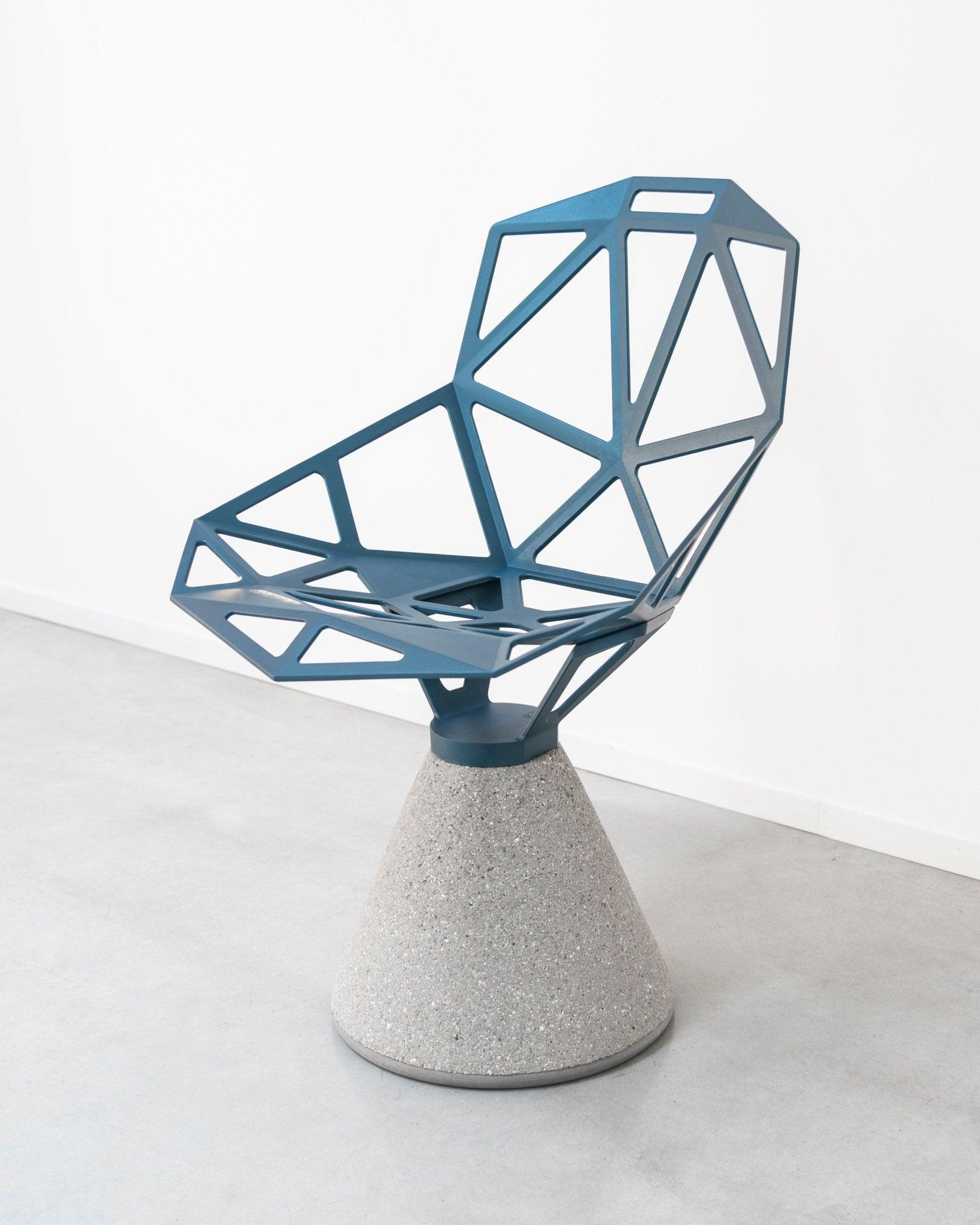 Krzesło z betonową podstawą CHAIR_ONE niebieski Magis Eye on Design