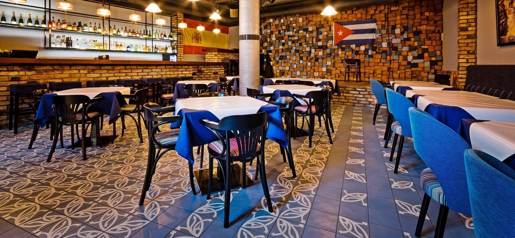 Krzesło z podłokietnikami B-165 drewno bukowe Fameg Eye on Design