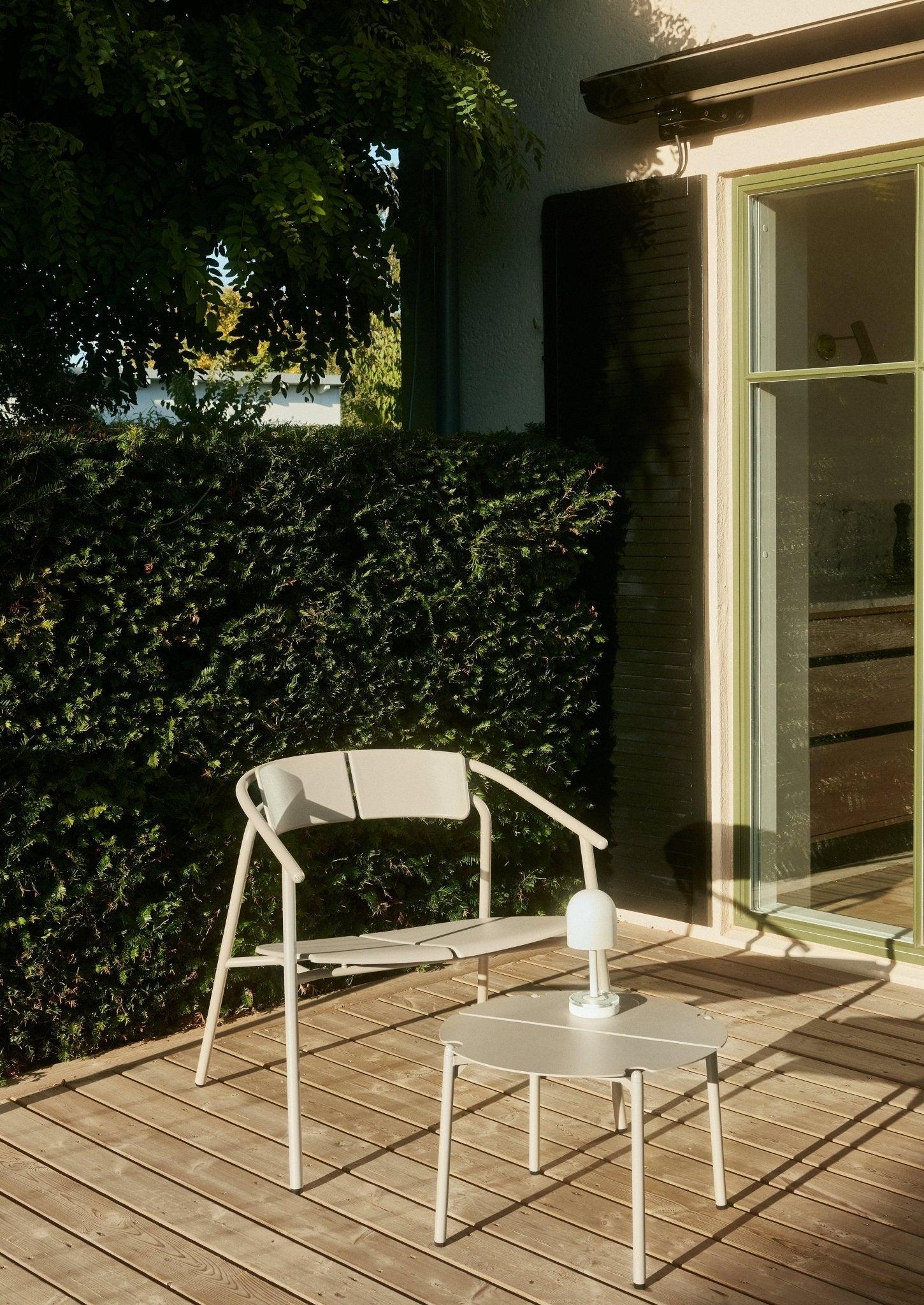 Krzesło z podłokietnikami NOVO beżowy AYTM Eye on Design