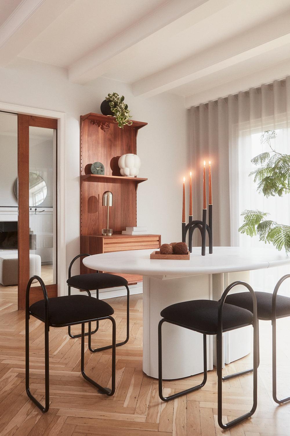 Krzesło z tkaniną boucle ANGUI antracytowy AYTM Eye on Design