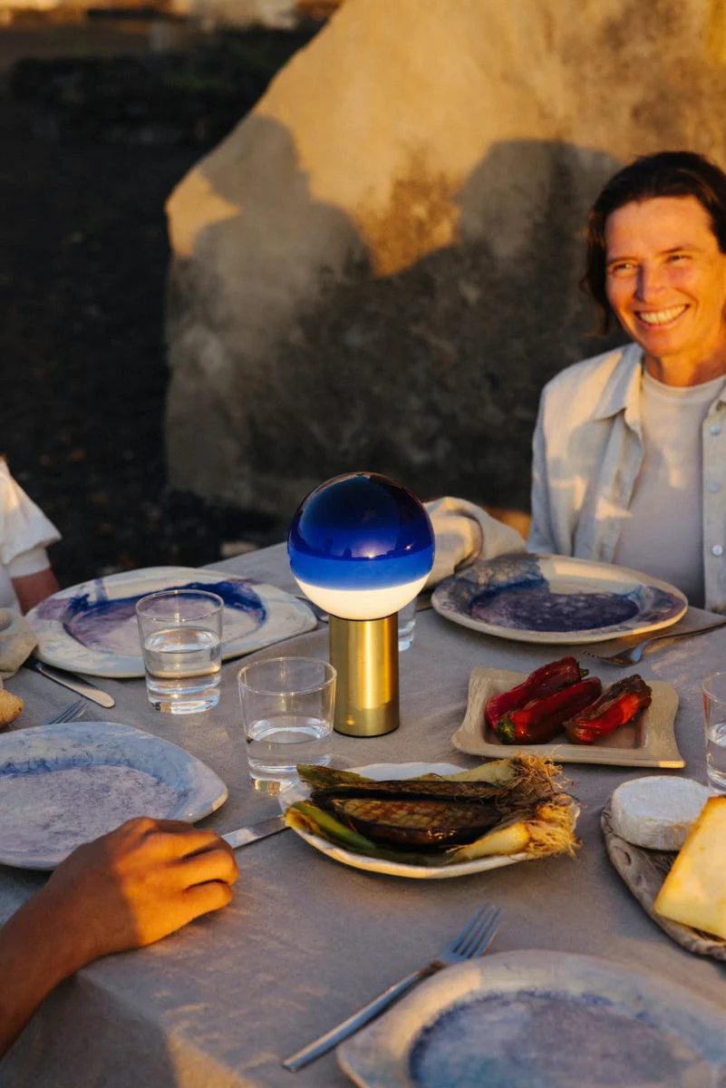 Lampa akumulatora DIPPING niebieski Marset Eye on Design