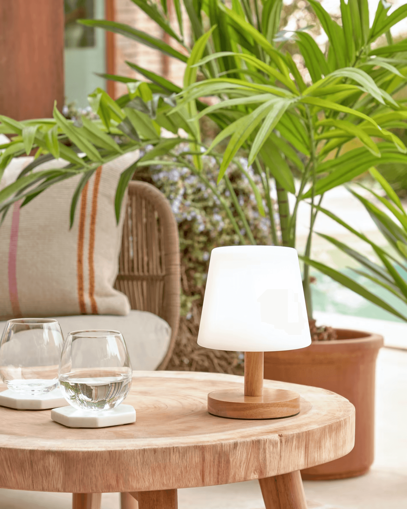 Lampa akumulatorowa AMBAR lite drewno La Forma Eye on Design