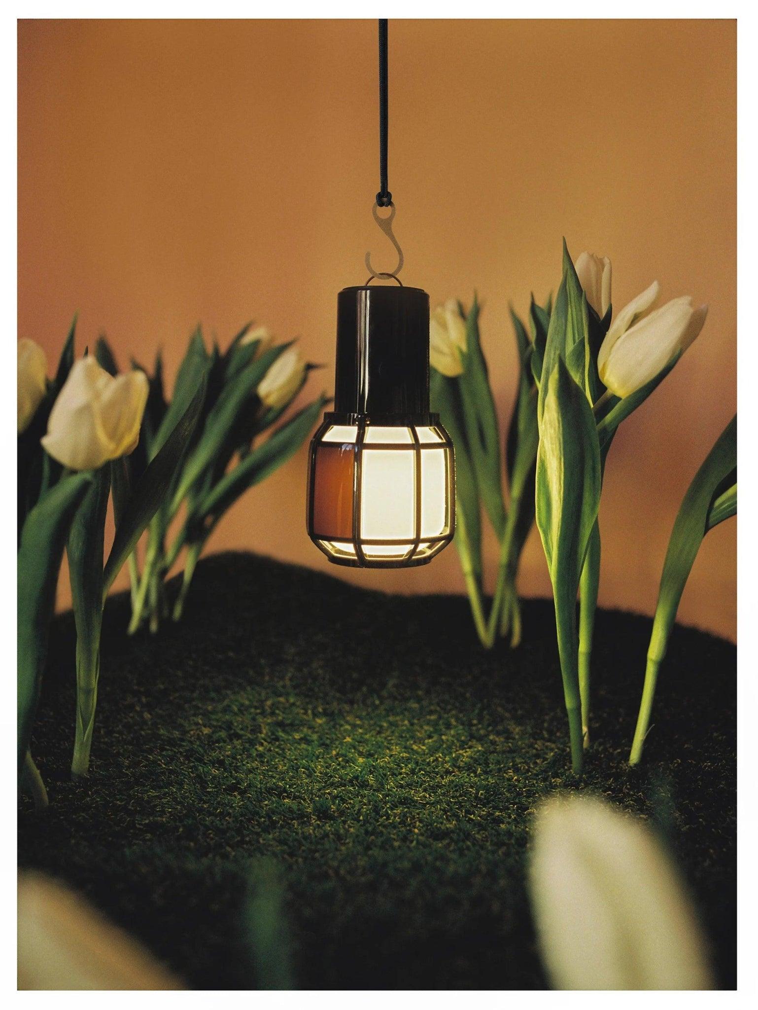 Lampa akumulatorowa CHISPA czarny Marset Eye on Design