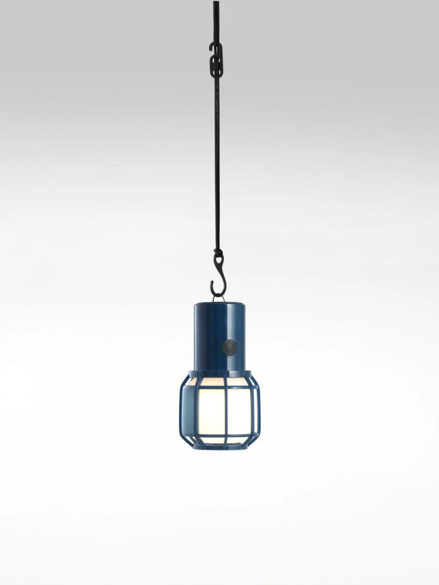 Lampa akumulatorowa CHISPA niebieski Marset Eye on Design
