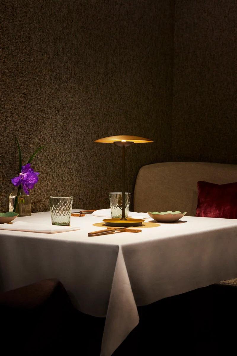 Lampa akumulatorowa GINGER mosiężny Marset Eye on Design