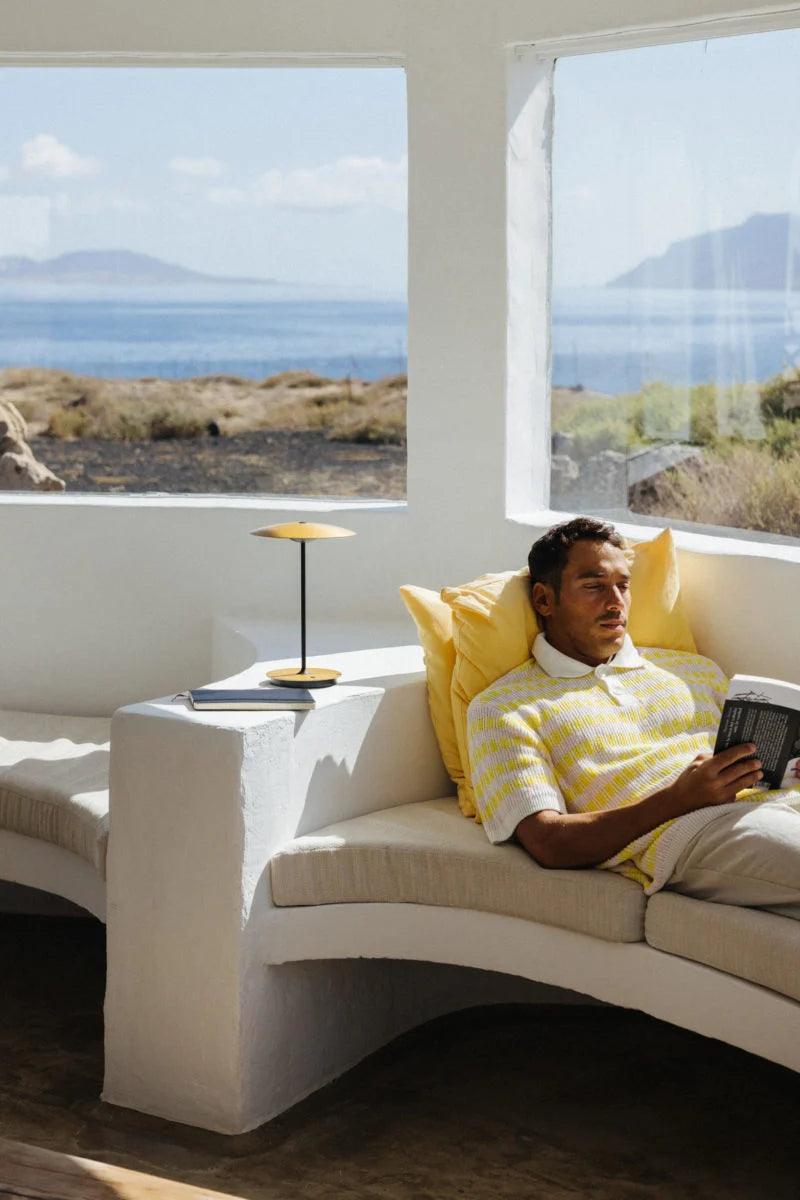 Lampa akumulatorowa GINGER mosiężny z białym wykończeniem Marset Eye on Design