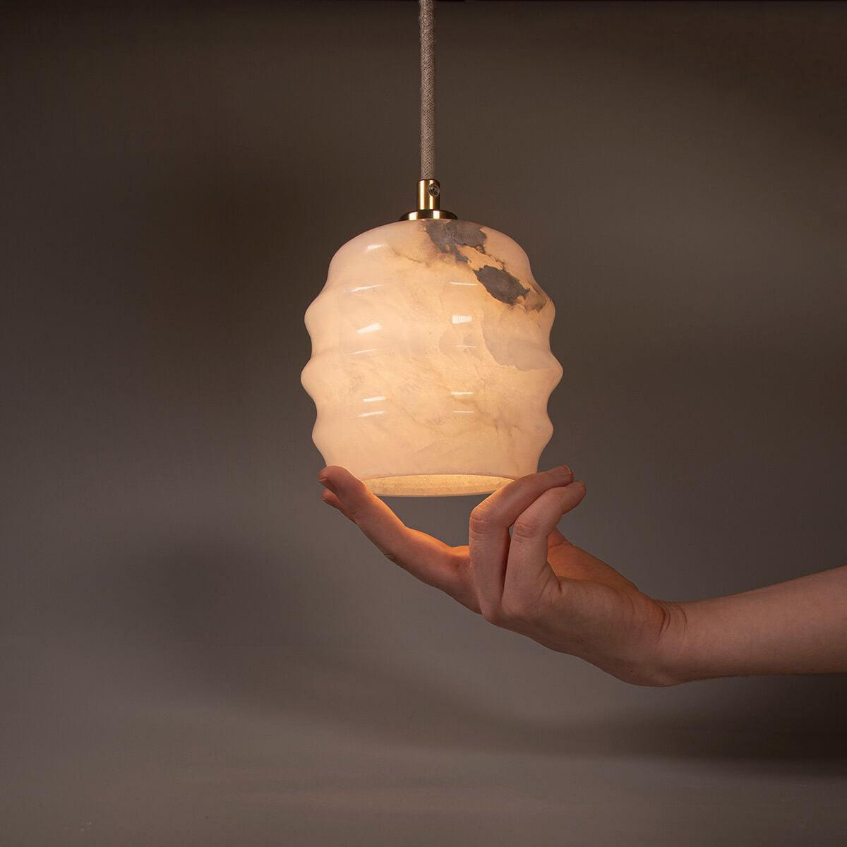 Lampa alabastrowa wisząca KALLIOPE nikiel Embassy Interiors Eye on Design