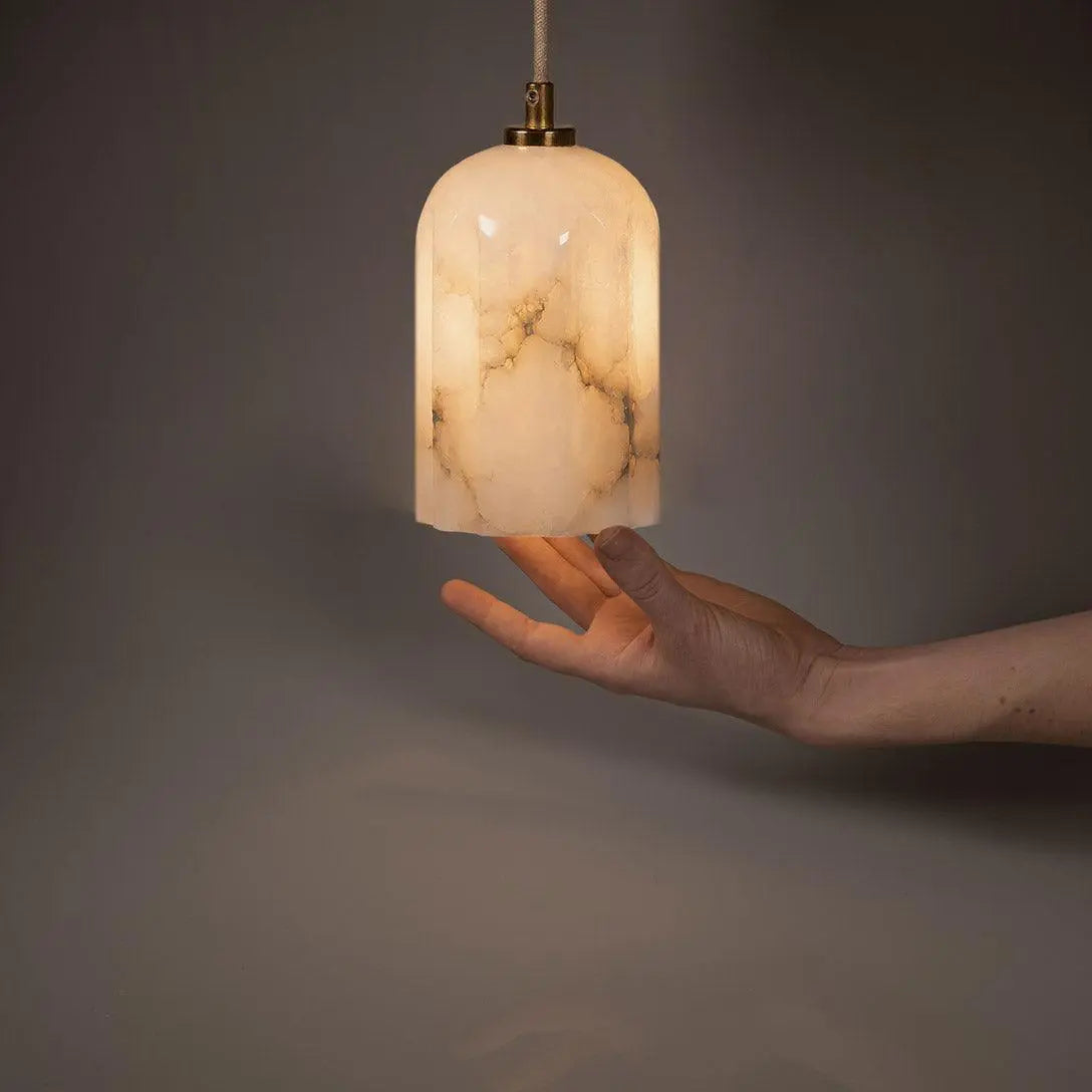 Lampa alabastrowa wisząca URANIA mosiężny – Embassy Interiors