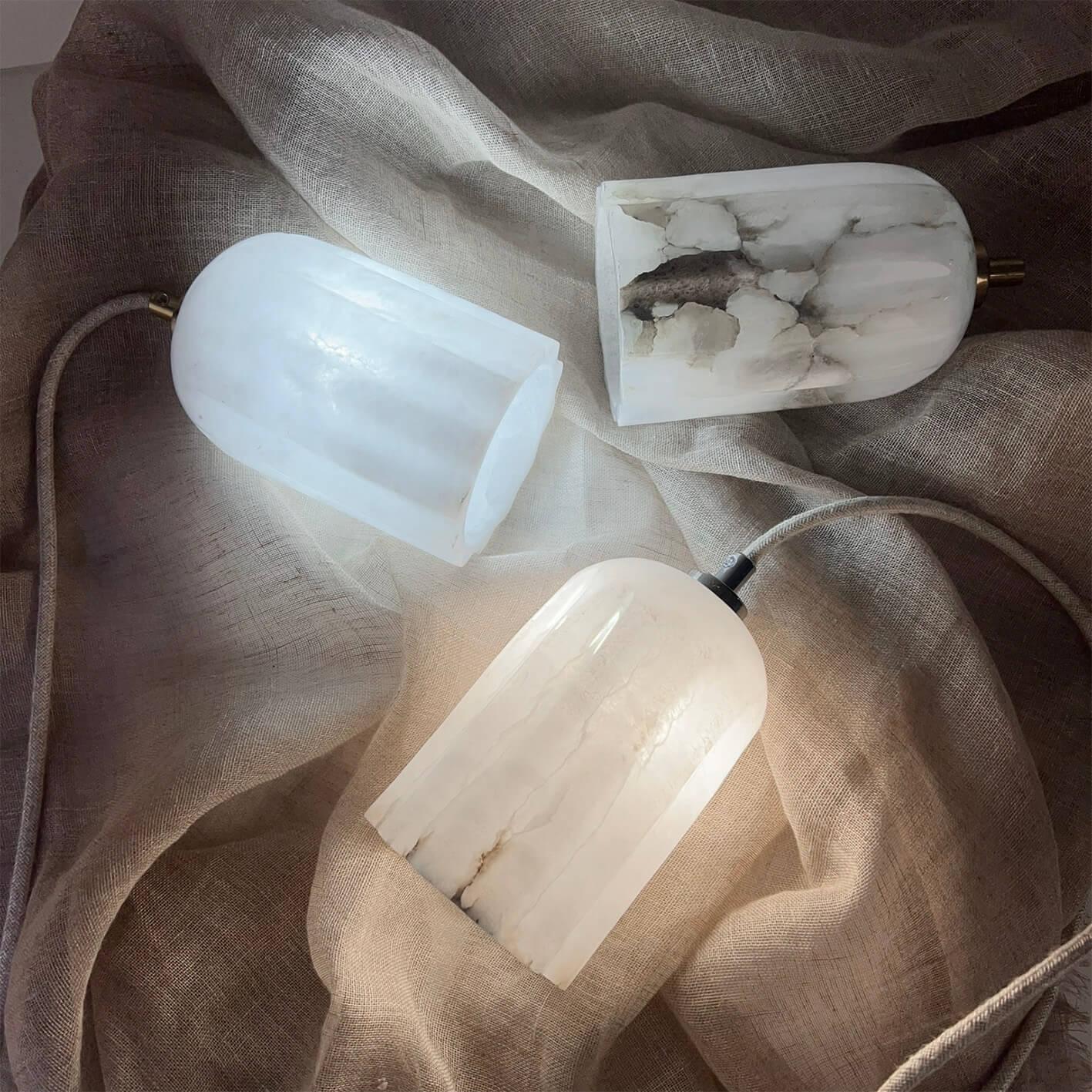 Lampa alabastrowa wisząca URANIA nikiel Embassy Interiors Eye on Design