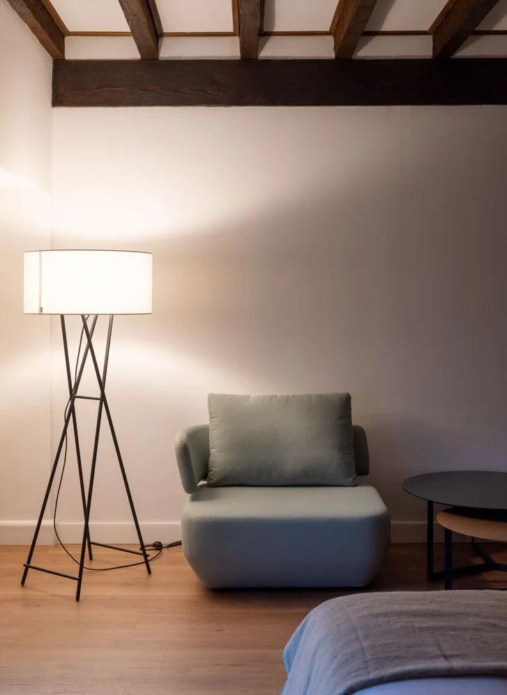 Lampa podłogowa CALA METAL podstawa metalowa Marset Eye on Design