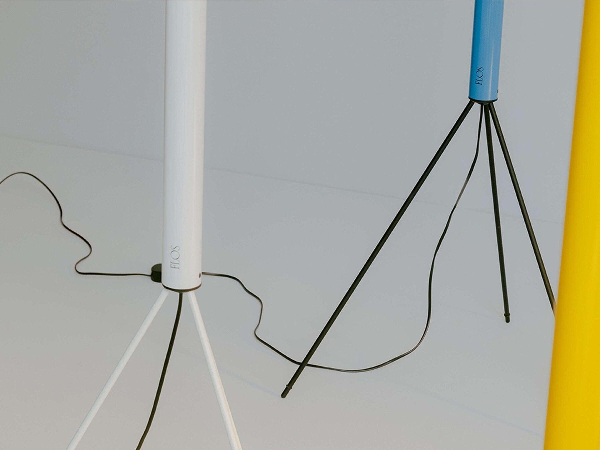 Lampa podłogowa LUMINATOR niebieski – Flos