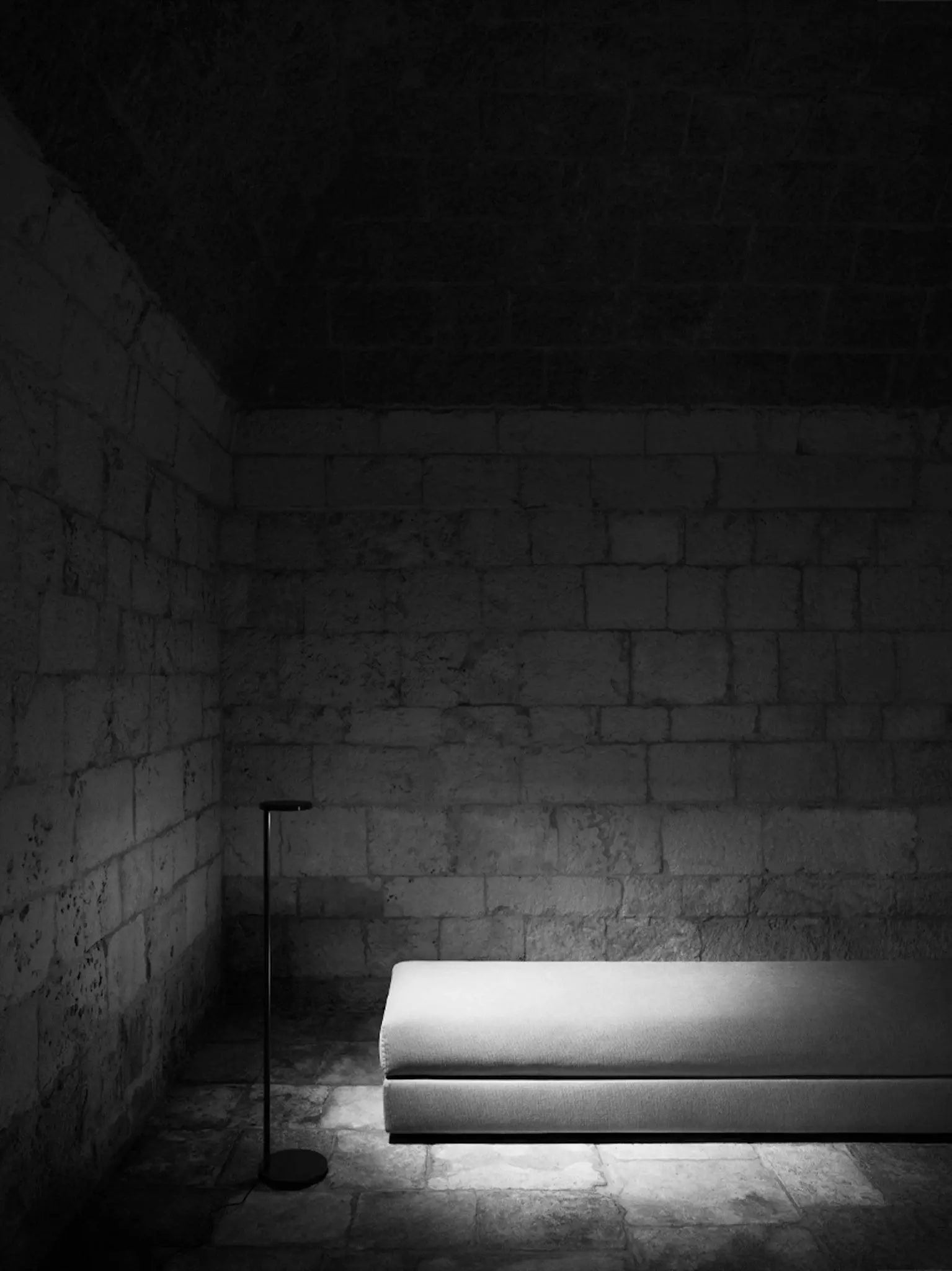 Lampa podłogowa OBLIQUE antracyt matowy – Flos